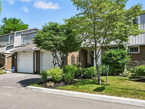 445 Woodview Rd #3, Burlington, ON L7N 2Z9