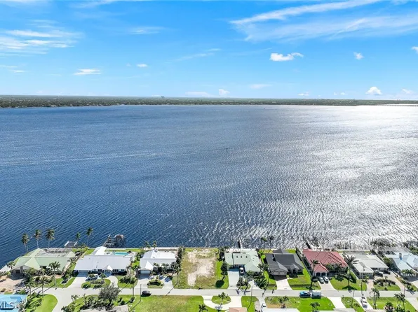 2330 SE 28th St, Cape Coral, FL 33904