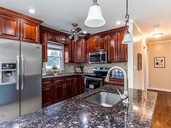 3rd image of 55 Roosevelt Dr