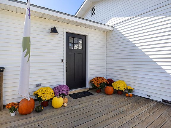 4th image of 35 Longmeadow Drive