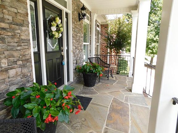 5th image of 890 Windsor Creek Dr