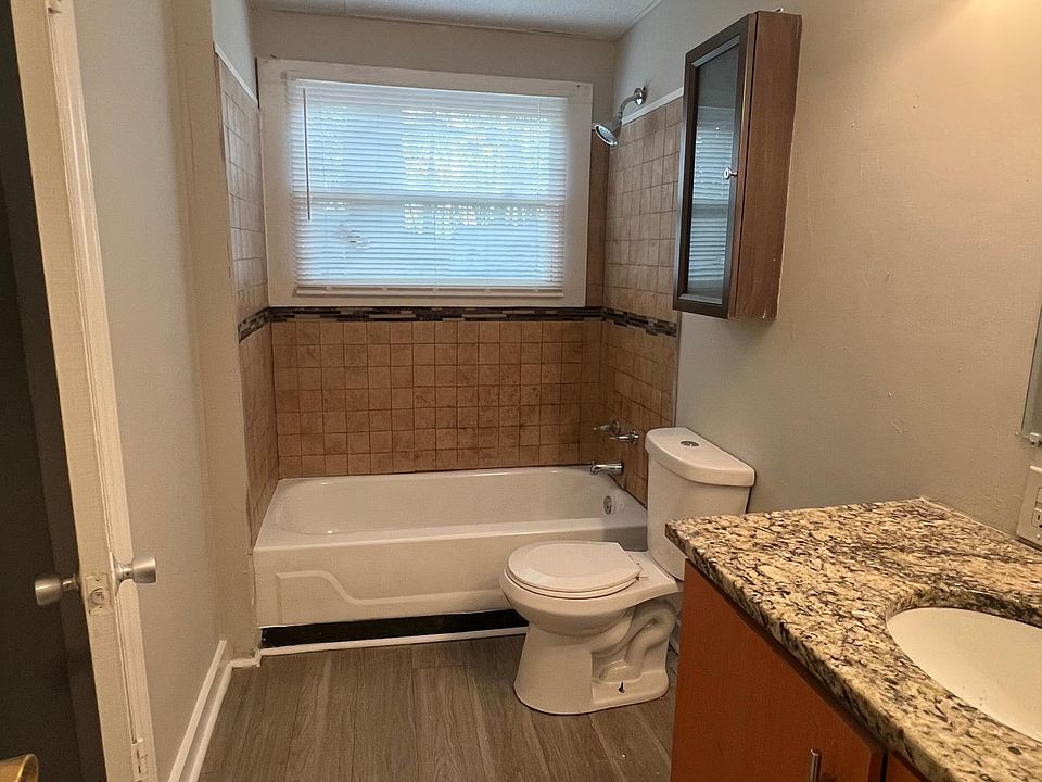 2nd image of 4725 Woodstone Dr