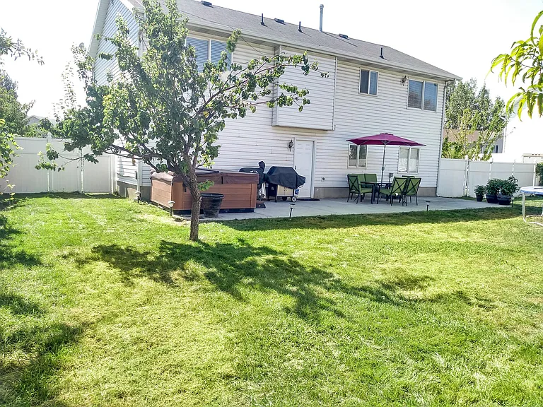 729 S 1420 W — Photo 39