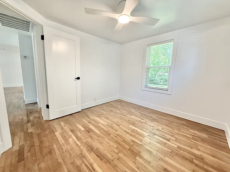 721 E Brooks St — Photo 23