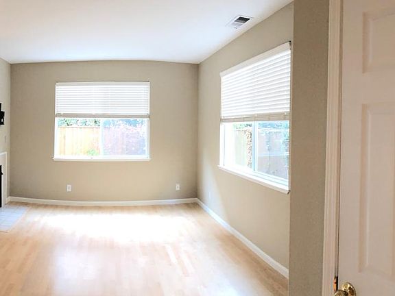 4th image of 4644 Wilcox Ave