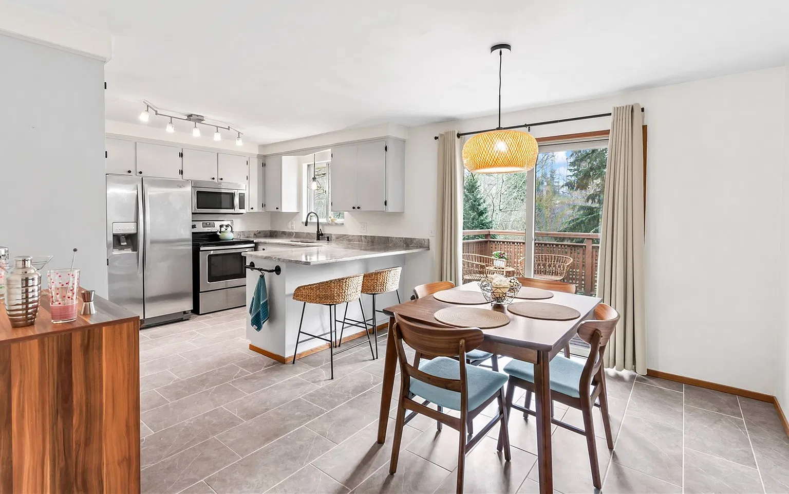 4 bed, 1.5 bath, 1680 sqft, $3,500 — Photo 4