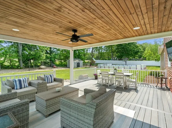 51 Saint Marys Dr, Jefferson, MA 01522