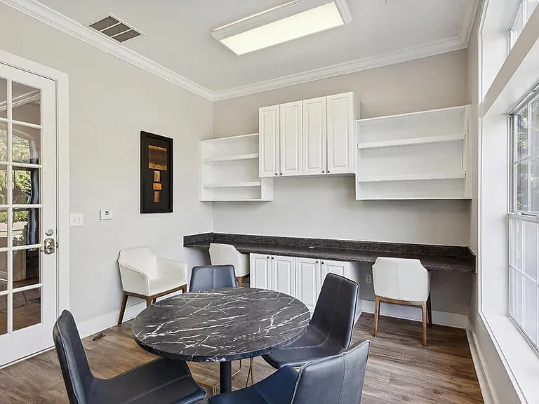Lakeside Vista Apartments — Photo 14