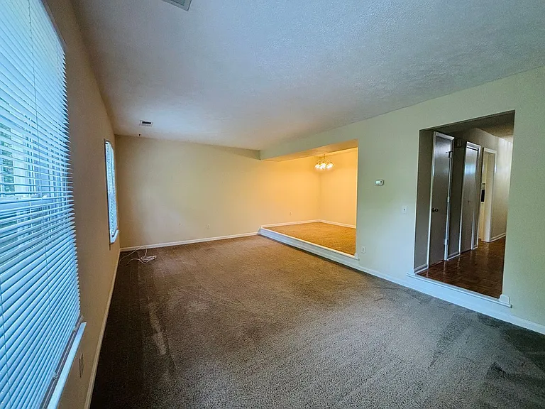 100 Yorkshire Ct — Photo 9