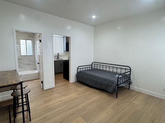 2nd image of 2618 West Blvd #2618