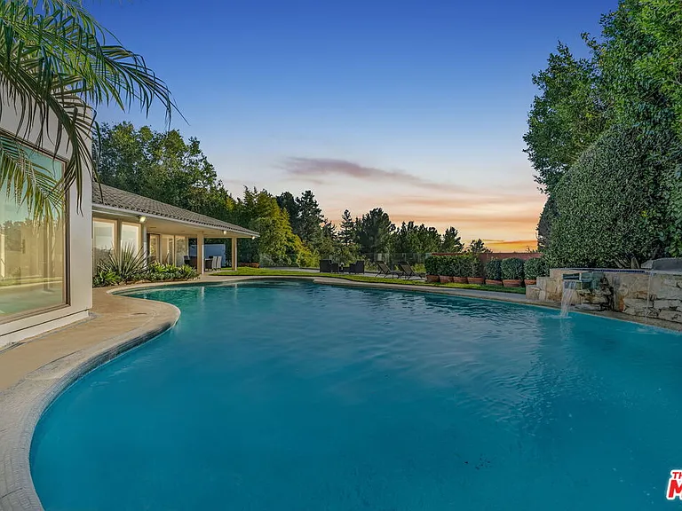2177 Summitridge Dr — Photo 3