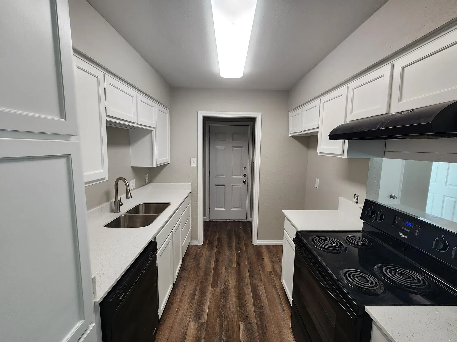 3 bed, 1170 sqft, $1,800 — Photo 1