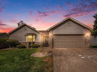 17871 Bay Hill Dr, South Bend, IN