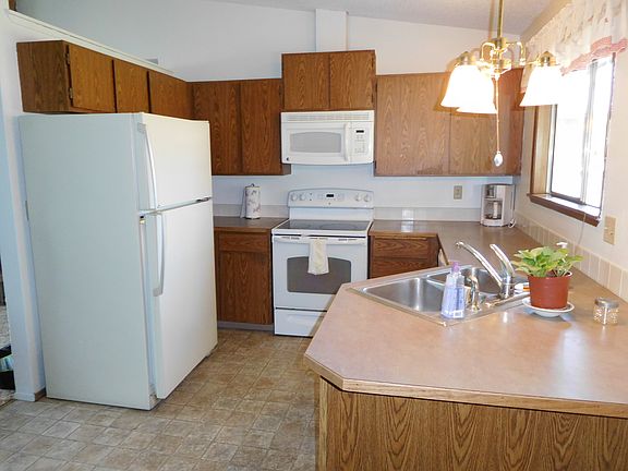 4th image of 340 Greenbriar Ln