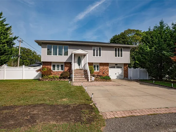 1 Buchanan Avenue, Wheatley Heights, NY 11798