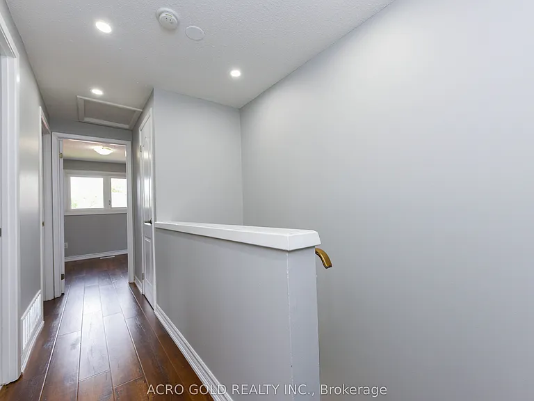 19 Hoskins Sq — Photo 21