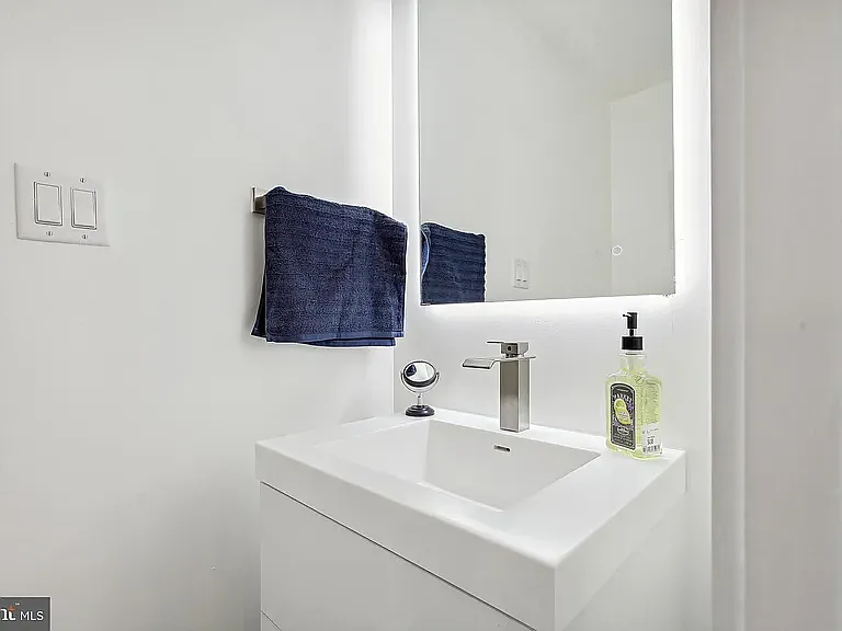 2213 M St NE #13 — Photo 11