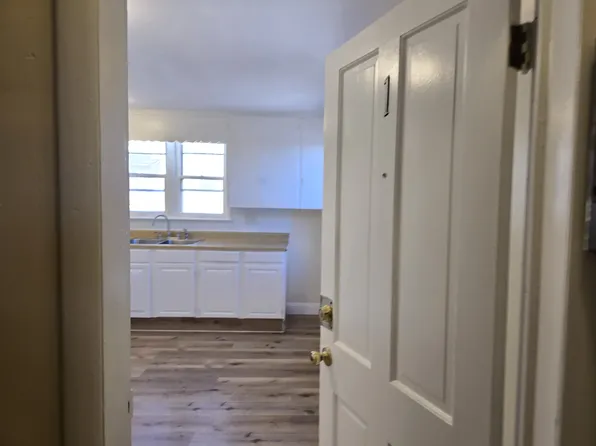 313 S Pleasant St APT 1, Independence, MO 64050