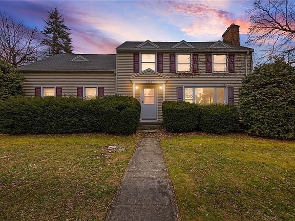 2nd image of 2866 Saint Paul Blvd