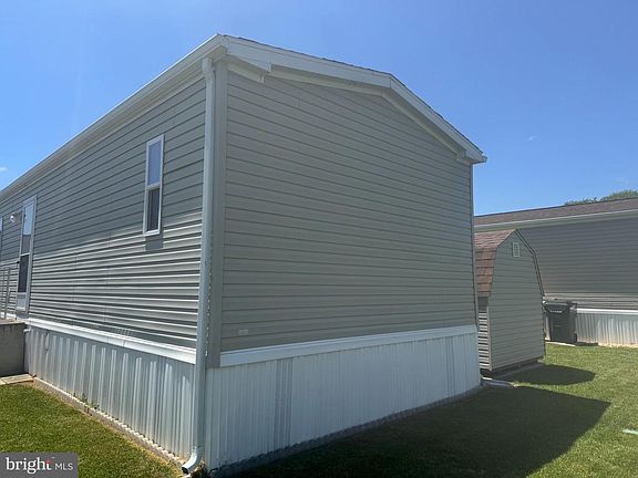 5th image of 10 Lantern Ln