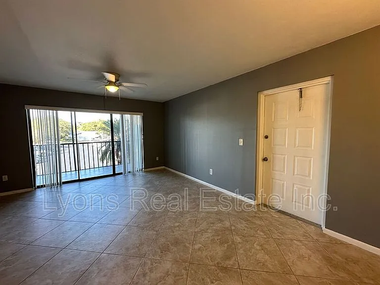 4701 Lakeside Club Blvd #10 — Photo 17