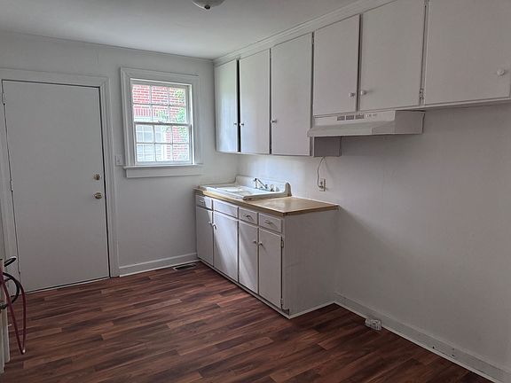 4th image of 303 1/2 W Washington Ave