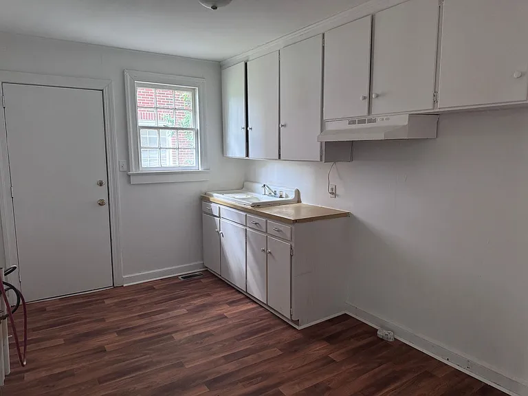303 1/2 W Washington Ave — Photo 4