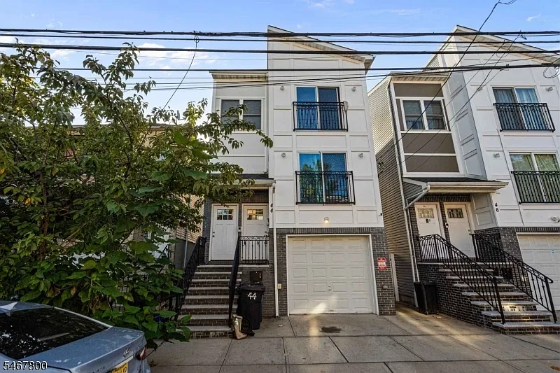 3 bed, 2.0 bath, $3,000 — Photo 2