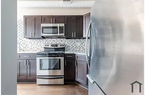 1422 W Girard Ave #E Photo 1