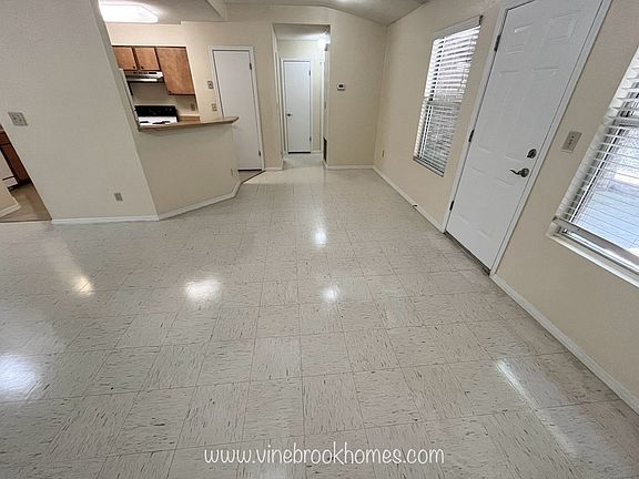 5th image of 107 Caspia Ct
