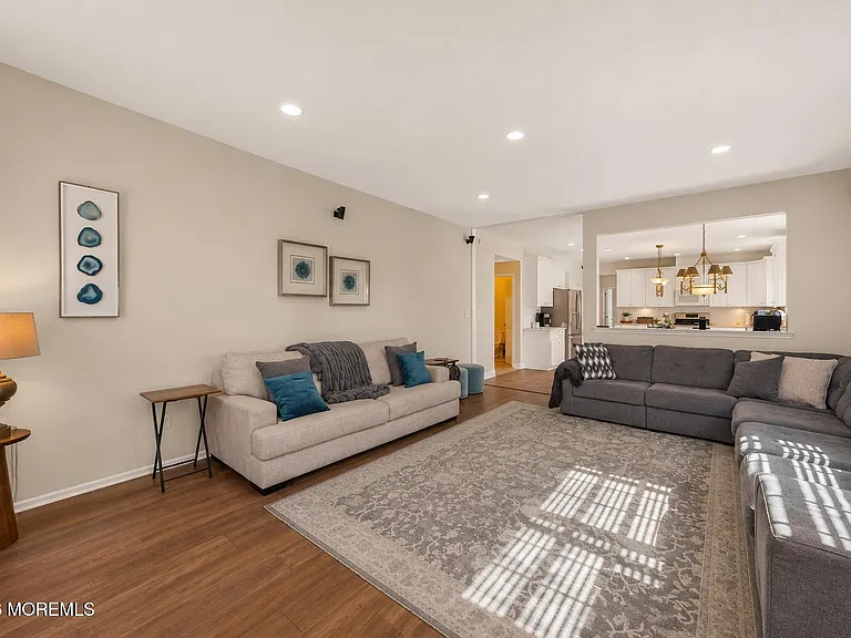 14 Heathrow Ct — Photo 16