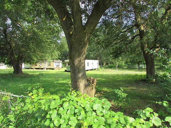 4th image of 2047 & 2049 N Roberts Cir