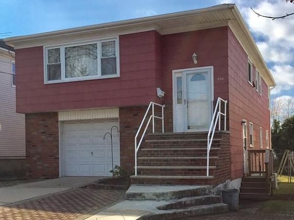 3rd image of 220 S Mann Ave