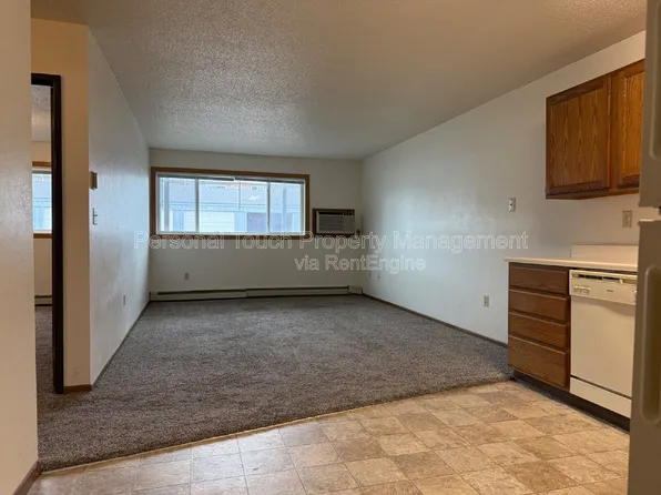 3302 12th St S, Moorhead, MN