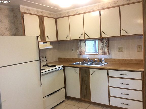 3rd image of 138 Shirley St Unit D