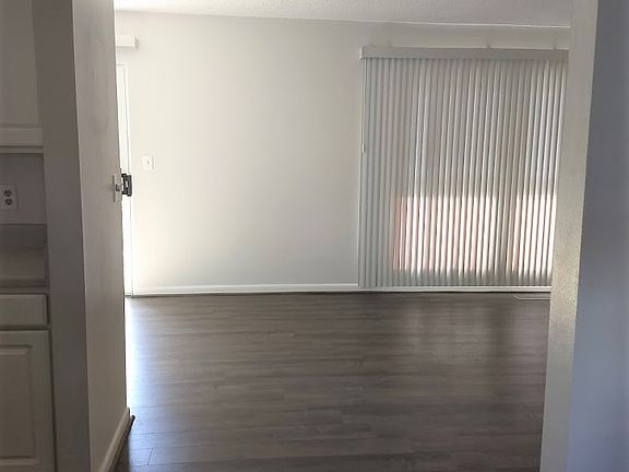 4th image of 29 Lakeshore Ter Unit 2