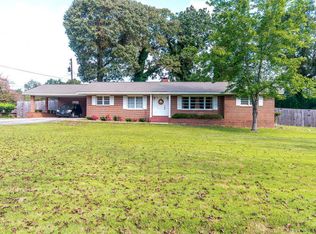 1914 Dobbs Rd, Alexander City, AL 35010