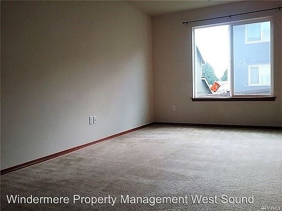 4th image of 6855 Aquene Loop NE