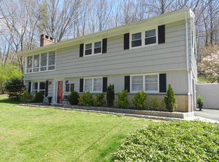 24 Bayberry Ln, Redding, CT 06896