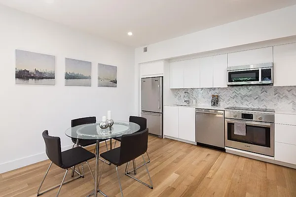 Sold by Real Direct | media 21