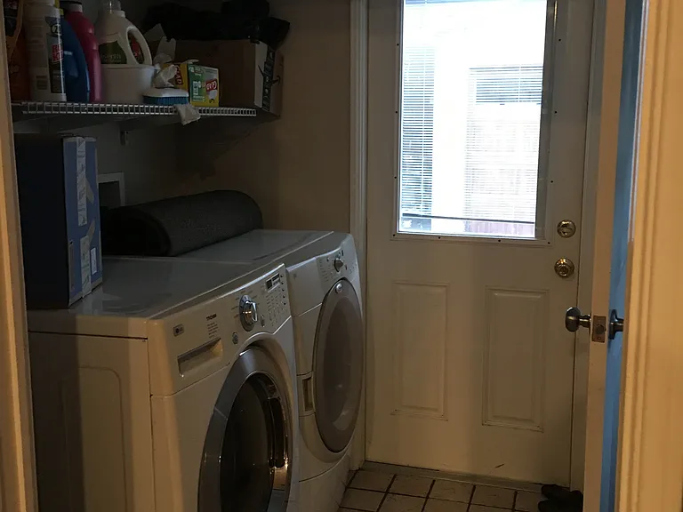 4635 Fendyke Ave — Photo 11