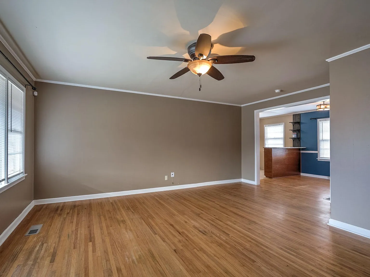 3 bed, 1.5 bath, 1304 sqft, $1,495 — Photo 3