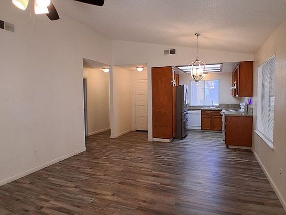 3rd image of 2068 W Magill Ave