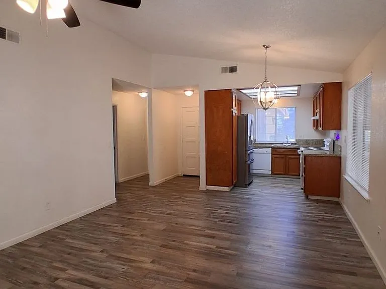 2068 W Magill Ave — Photo 3