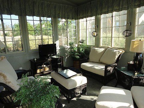 Additional enclosed porch in backyard