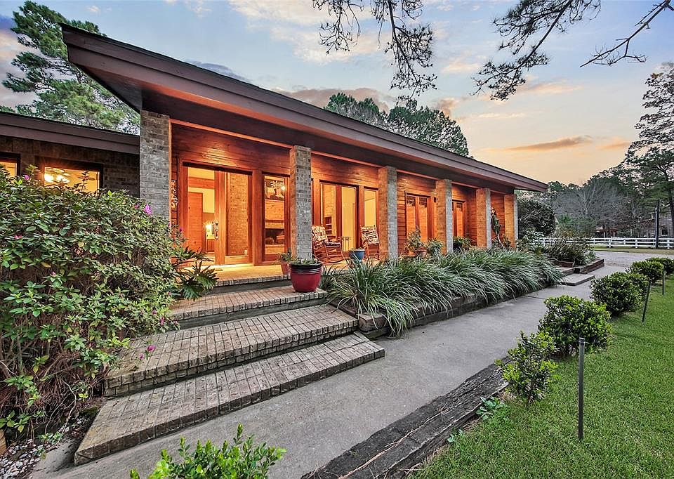 One-of-a-kind 1-story Retreat on 2 Acres
