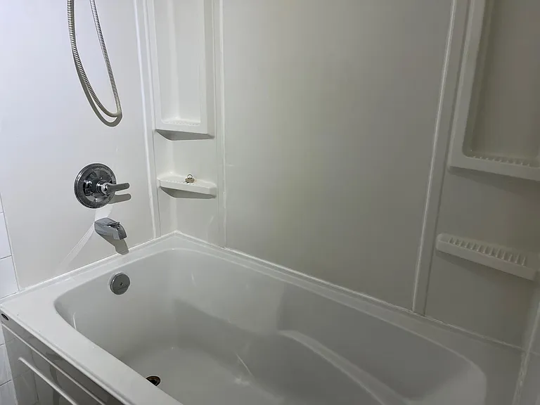 3202 43rd Ave #BASEMENT — Photo 6