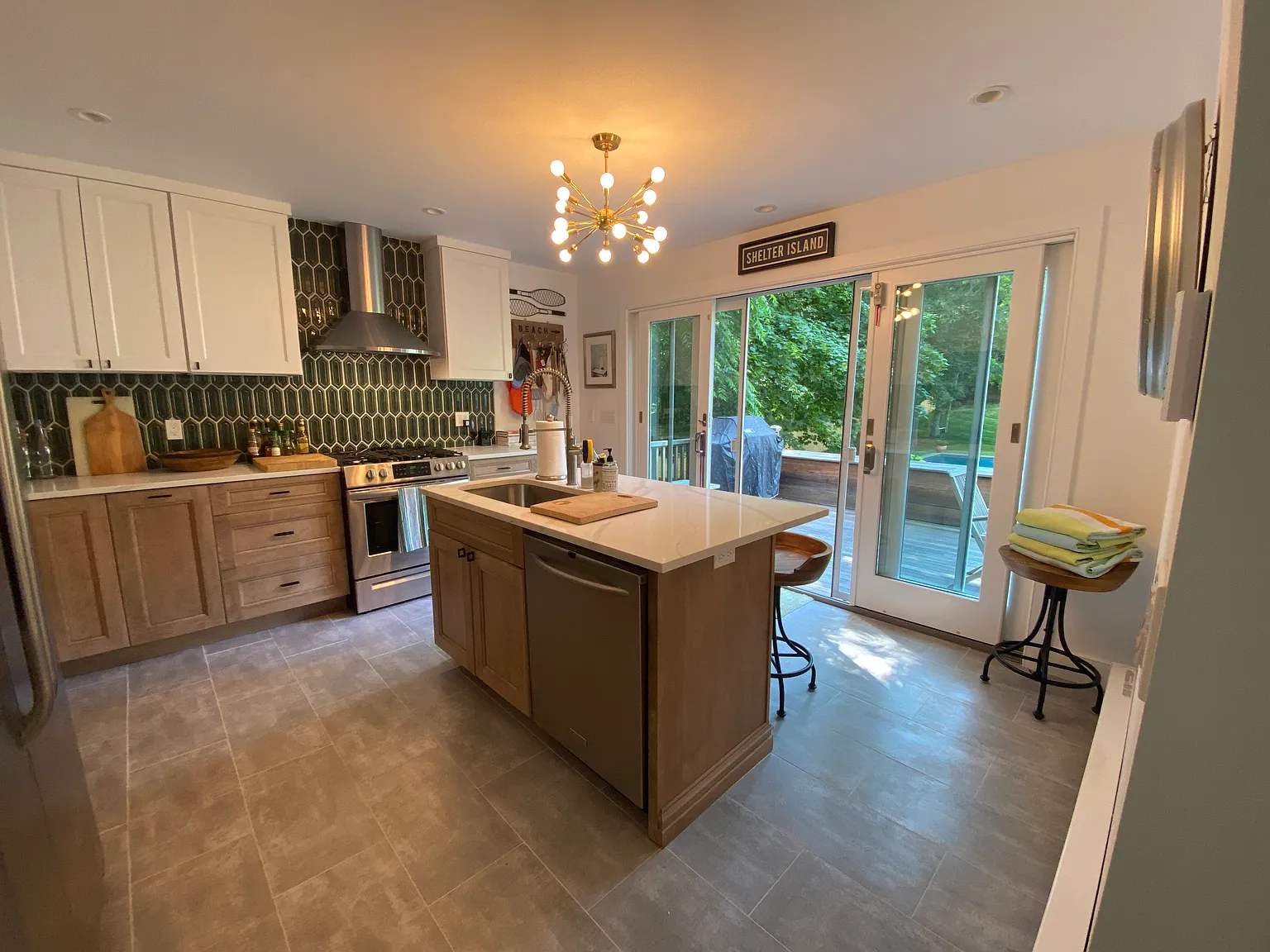 Newly Renovated Shelter Island Gem, 3 blocks from Sunset Beach — Photo 4
