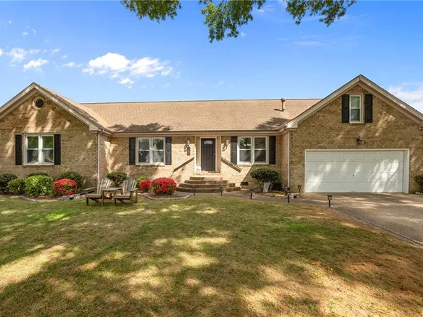 1108 Fallbrook Bnd, Virginia Beach, VA 23455