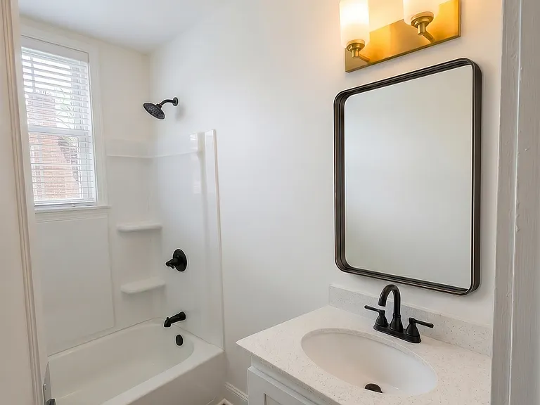 327 Washington St — Photo 6